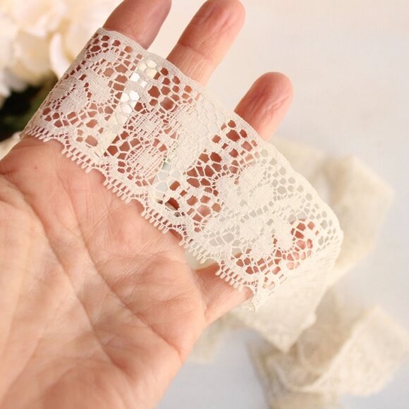 Vintage 1950s Lace Trim, Ivory 2 yard,  1.75" wide - Picture 3 of 10